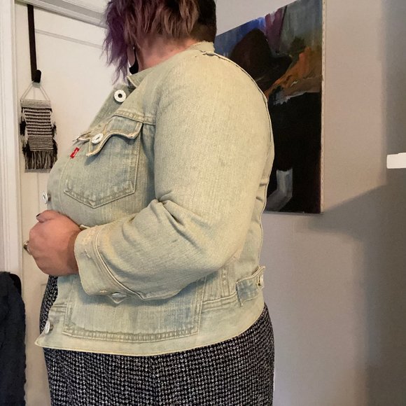 Levi's Light Wash Distressed Denim Crop Jacket - Picture 8 of 8